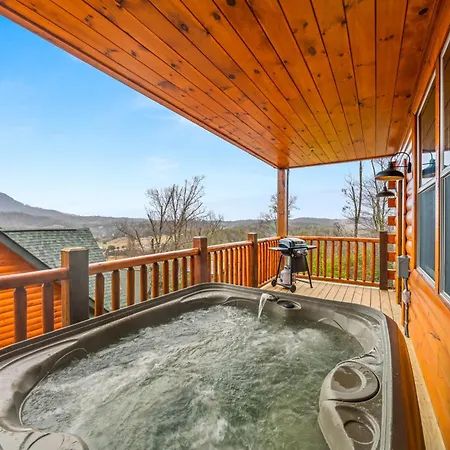Scenic Retreat - Indoor Pool, Hot Tub & Game Room